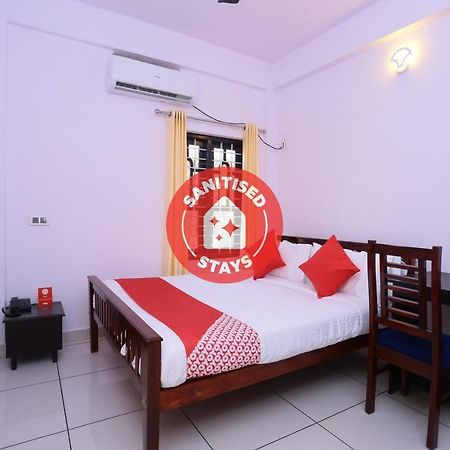 Oyo 26697 United Residency Hotell Kazhakuttam Eksteriør bilde