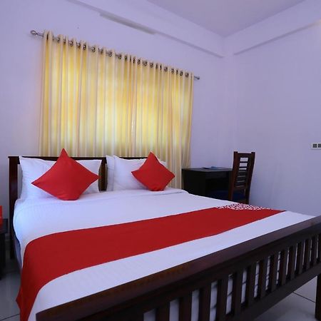 Oyo 26697 United Residency Hotell Kazhakuttam Eksteriør bilde