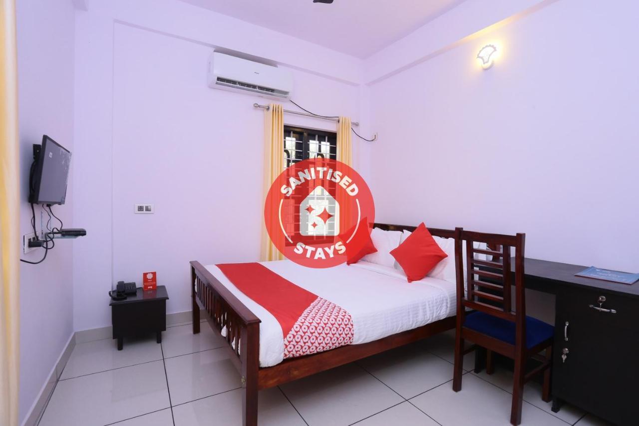 Oyo 26697 United Residency Hotell Kazhakuttam Eksteriør bilde