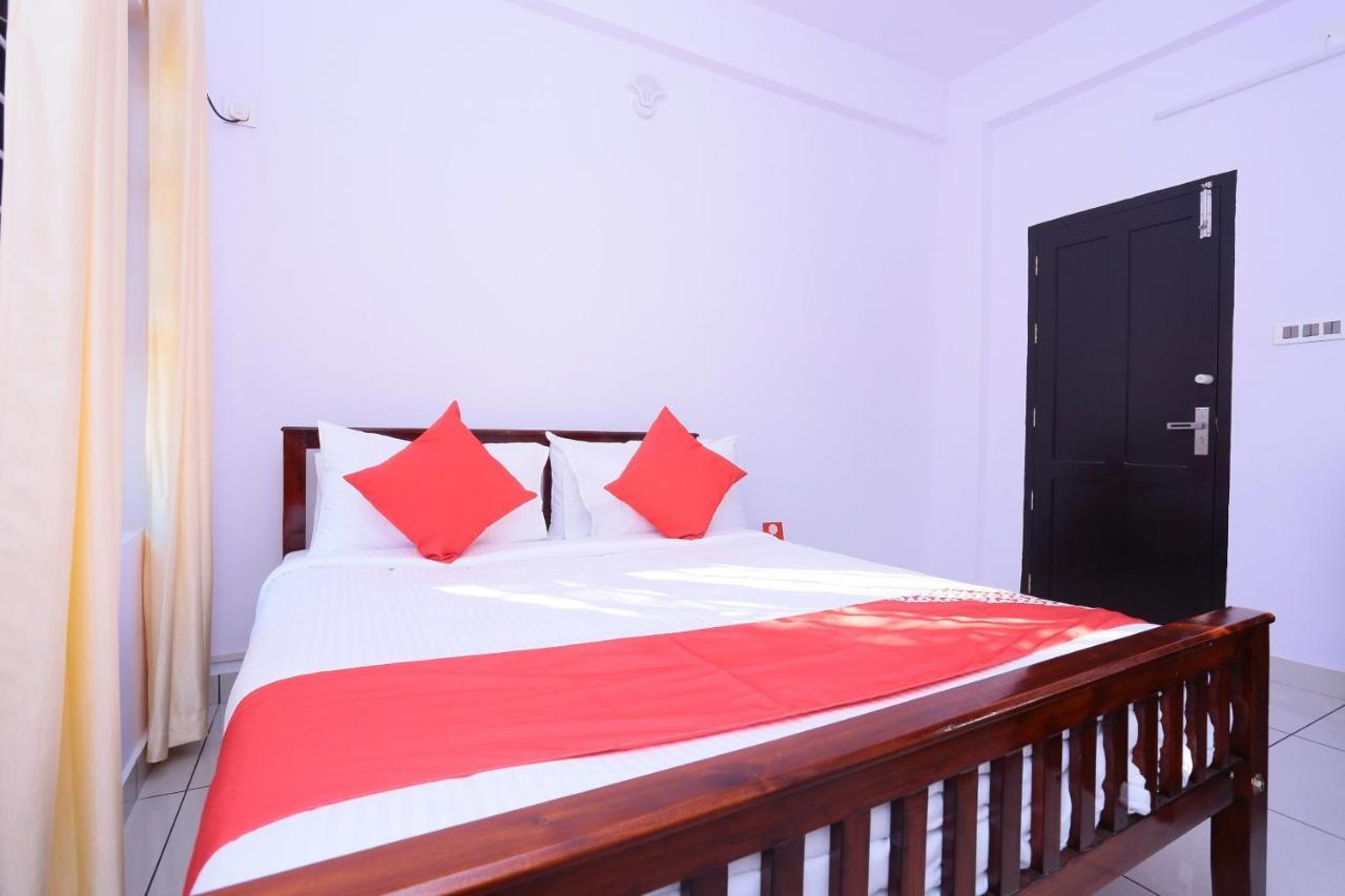 Oyo 26697 United Residency Hotell Kazhakuttam Eksteriør bilde