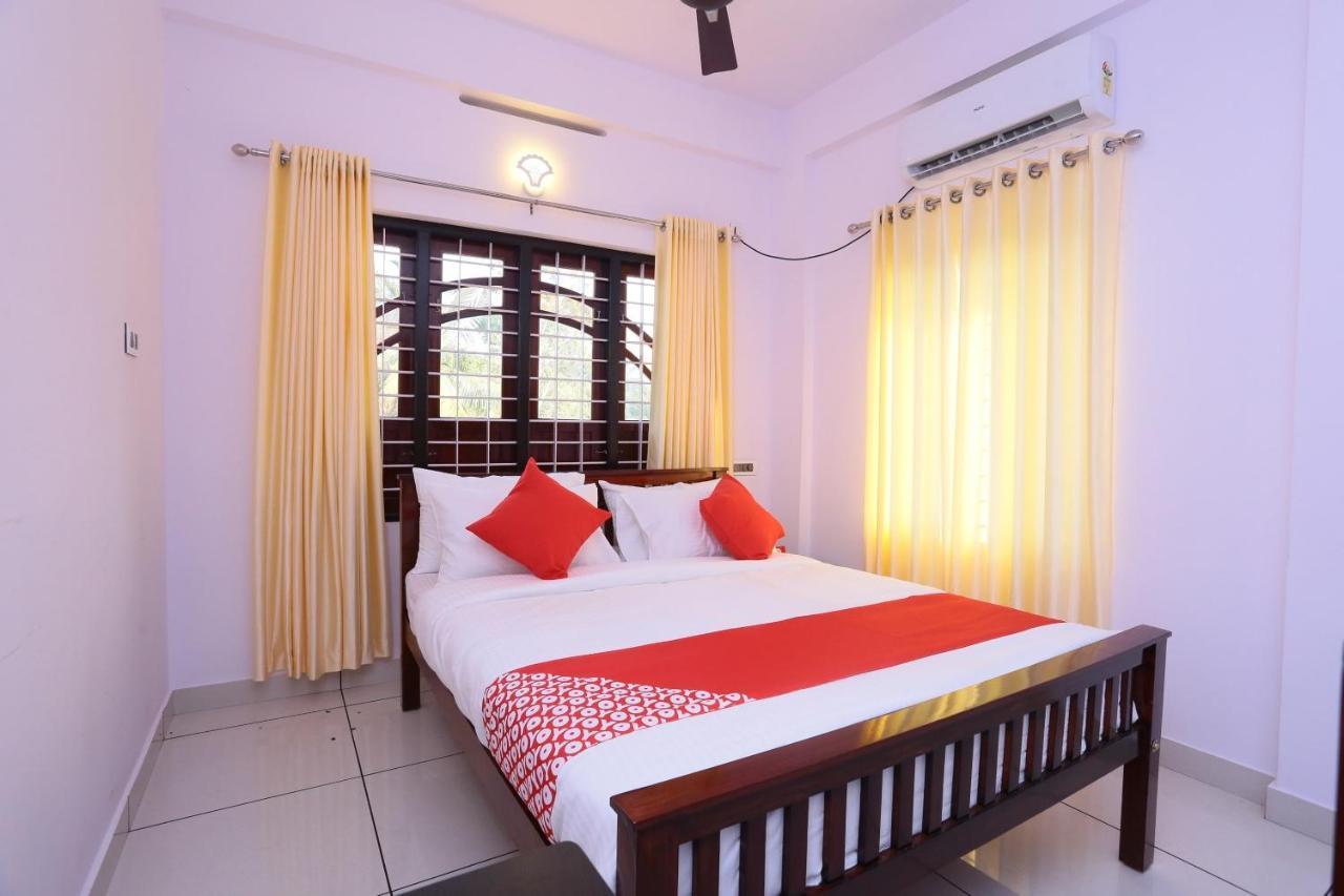 Oyo 26697 United Residency Hotell Kazhakuttam Eksteriør bilde
