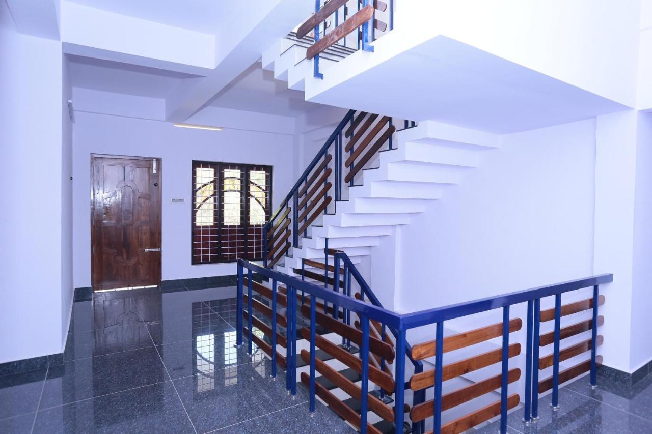 Oyo 26697 United Residency Hotell Kazhakuttam Eksteriør bilde